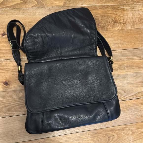 Tulip Leather Crossbody Bag Black Style 112 Elie - Picture 3 of 12